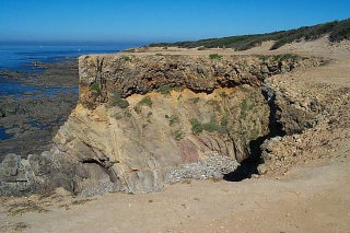on se balade en haut des petites falaises