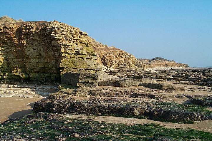 les falaises qui vont jusqu'� Ragounite